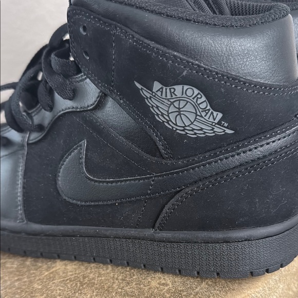 Jordan 1 Black Athletic Shoes - Picture 6 of 6